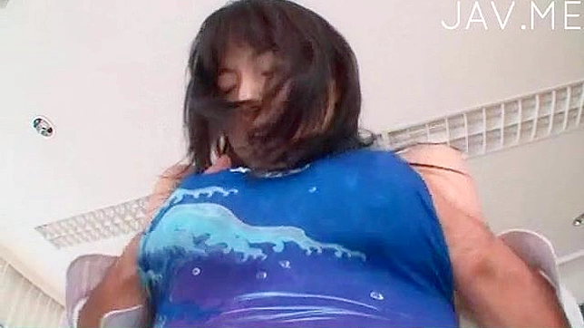 柔韧的棕发女郎骑乘老师的大屌