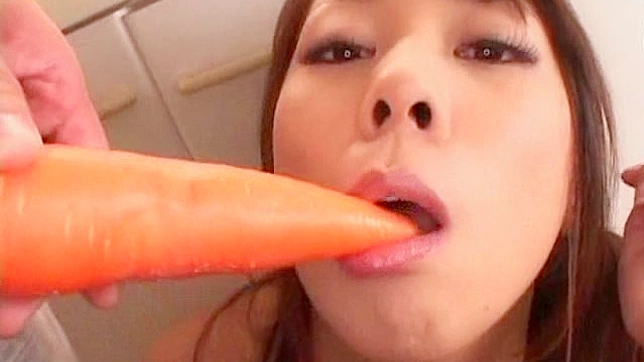 男友用成人玩具撸女友毛茸茸的阴道