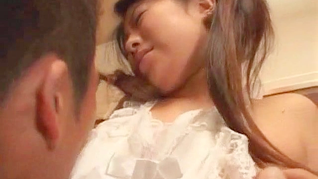 壮汉与少女紧致阴道的激情交欢