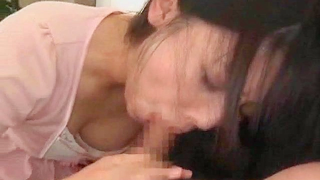 可爱宝贝温柔地吸吮浓毛粗大阴茎