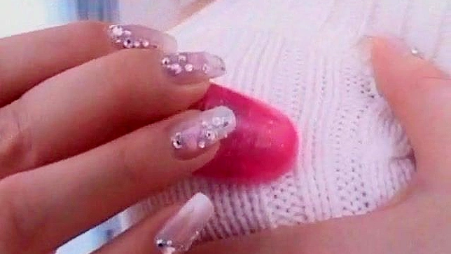 丰满女士玩弄多毛的阴部