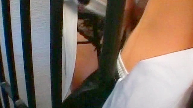 饥渴的情侣在牢房里激情做爱