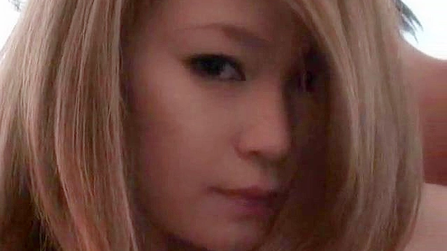 穿着黑色丝袜的性感女孩被后入式操翻