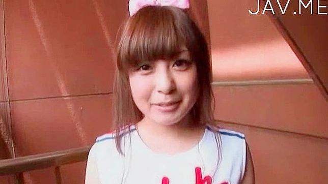 狂野日本妹子在做爱时展示大奶子