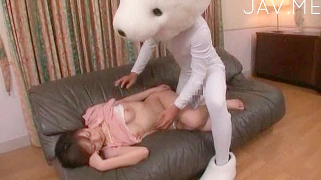 可爱日本少女惊人的美臀正在猛吸粗壮巨物