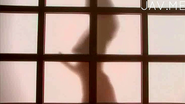 可爱的日本娃娃想要男友舔她新鲜的小穴