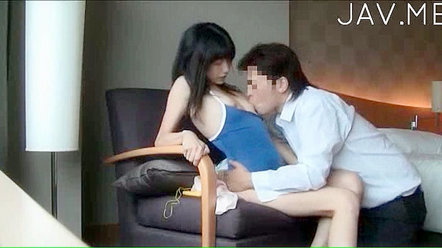 性感黑发美女爱在甜蜜啪啪前被挑逗兴奋