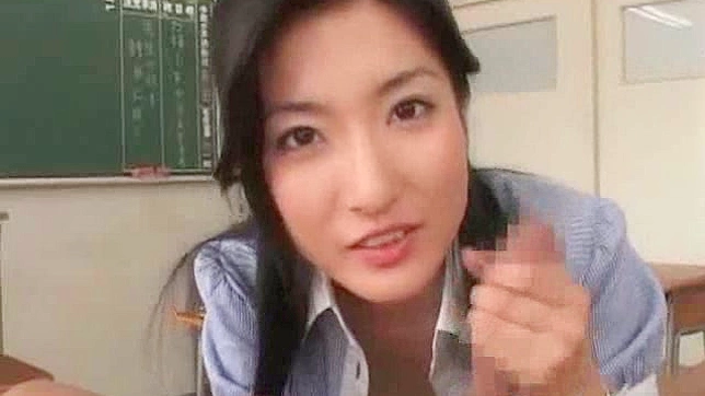 性感日本模特享受完热辣性爱后的休息时光