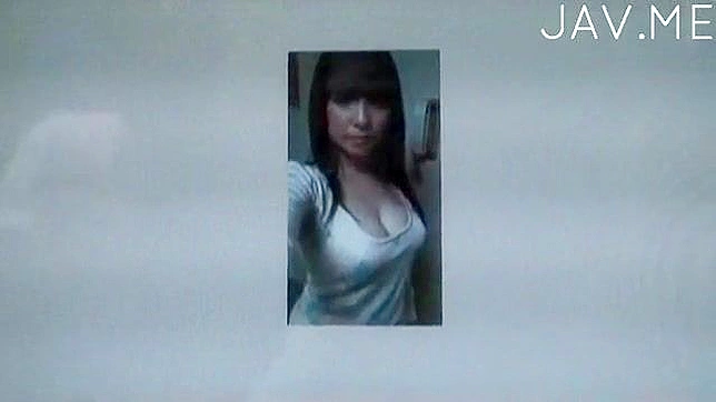 迷人亚裔美女惊羡注视渴望被征服