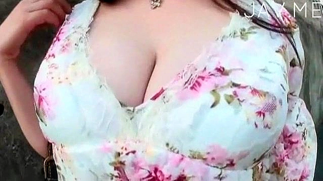 性感的美女对巨大美味阴茎情有独钟