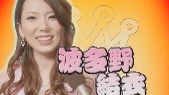 令人印象深刻的美女想让美味的阳具取悦她们。