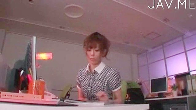 办公室美女为老板口交吸吮美味的阳具