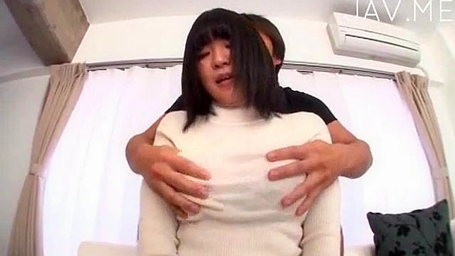 业余兔女郎爱揉搓和舔这根水灵的鸡巴