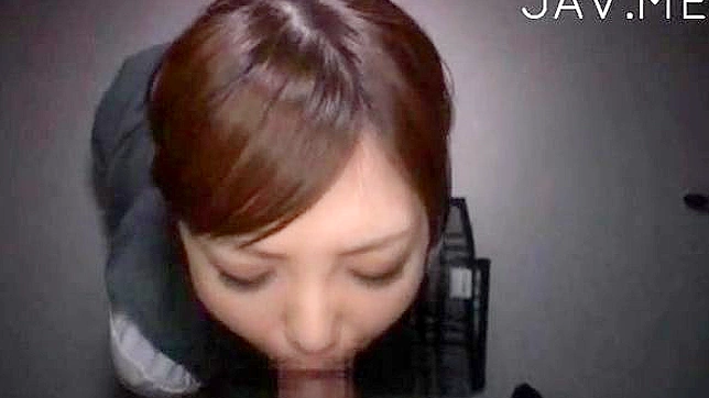业余女学生被狠狠地干了并被迫吞下