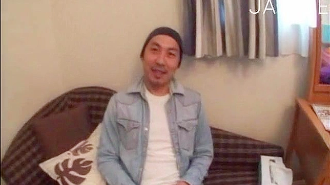 水嫩女友在镜头前尽情吸吮男友的丁丁