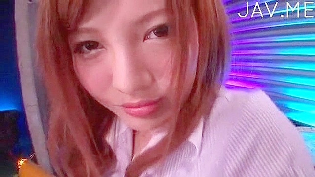 优雅亚裔美女用疯狂手淫挑逗饥渴的阳具