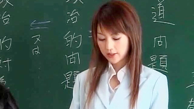 日本教师在学校与饥渴男性发生激烈关系