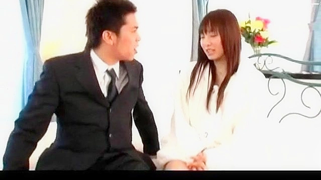 轻浮少女爱让饥渴男生满足她的需求