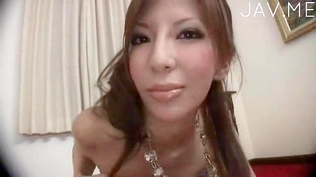 与年轻任性的日本少女的视角口交秀