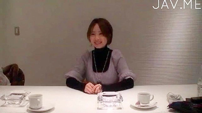 性感的日本女孩想要一次调皮的冒险