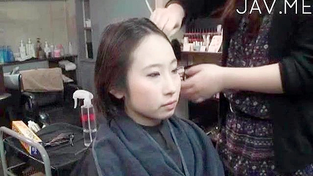性感的日本女孩想要一次调皮的冒险