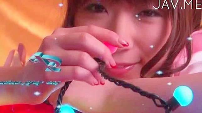 狂热的日本女郎紧致阴道深入巨大黄瓜