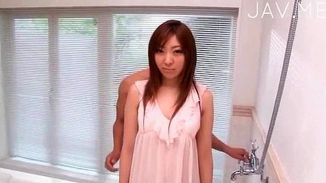 品尝迷人日本女孩湿紧的小穴