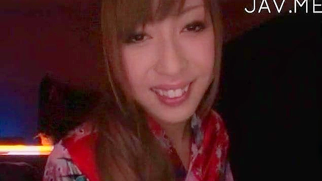 亚洲女郎用火热的口交和手淫施了魔法