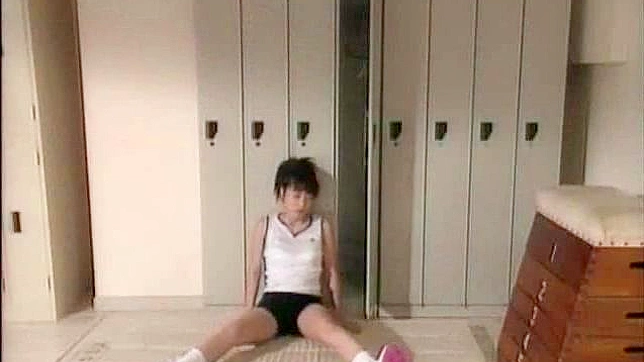 享受迷人日本女孩的甜美私处