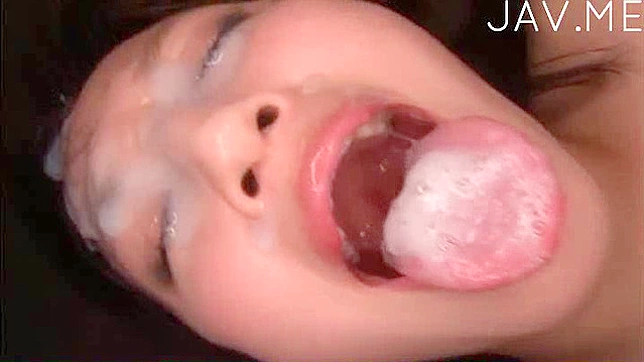 诱人的脸射高潮令人兴奋和激动