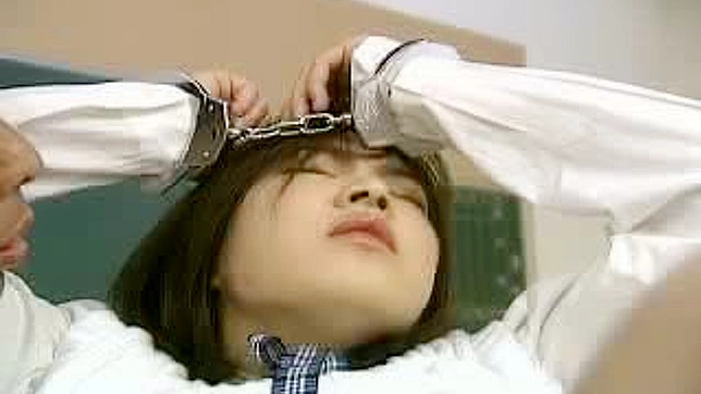 可爱的亚洲美女用跳蛋被狠狠操了