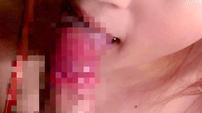 日本女孩口中含着阳具充满了喜悦感。