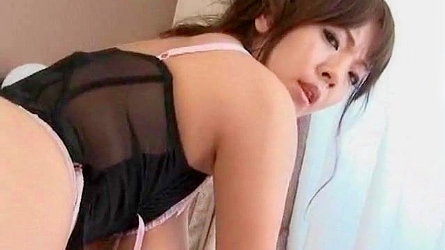 丰满的亚洲妹子饥渴的小穴需要粗暴地钻探。