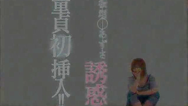 乖巧少女用她的调皮性行为勾引着强壮男人