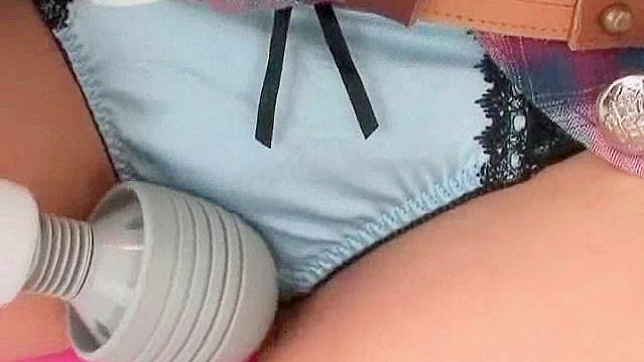 可爱日本少女享受激烈阴道刺激玩具体验