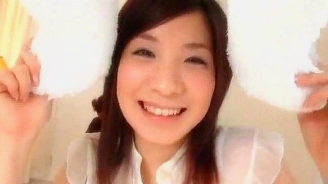 吸吮天使在 Oral 后吞下温暖的精液