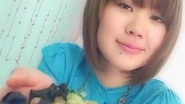 日本少女准备好了让她的阴部被狠狠地征服