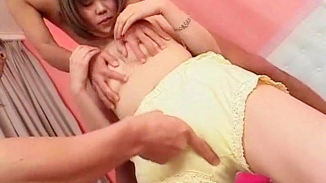 激情三人组让苗条美女疯狂享受双飞快感
