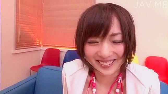 业余女郎被壮硕阳具征服并喷射高潮