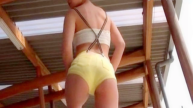 迷人的日本少女渴望分享她的火热阴道