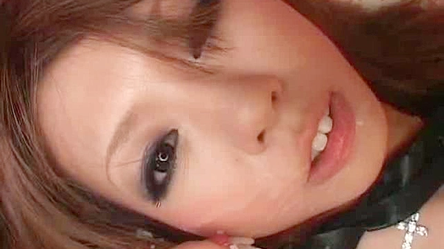 甜心牺牲了她那充满欲望和湿润的蜜穴