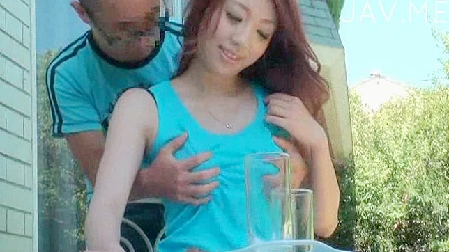 迷人亚裔美女与饥渴男子共享温馨沐浴体验