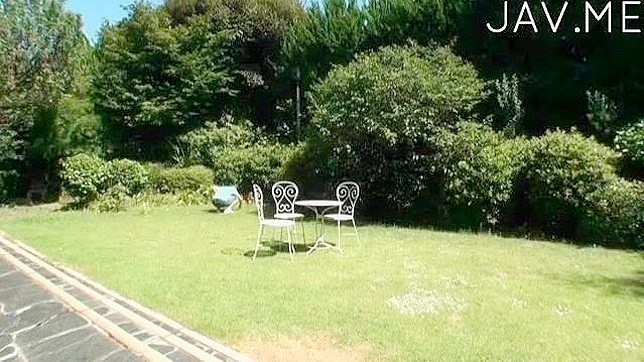 迷人亚裔美女与饥渴男子共享温馨沐浴体验