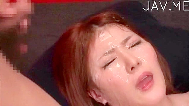 温婉亚洲女孩享受湿热颜射激情时刻