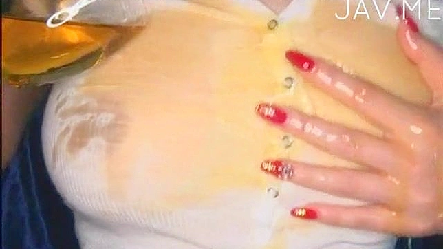 激情热辣胸部与阴部取悦可爱业余少女