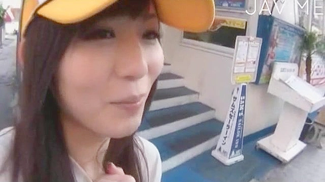 害羞的业余少女在车里用口技让帅哥兴奋不已