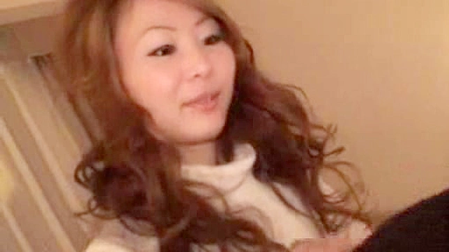 甜心爱粗壮巨屌撑开她紧致小穴的快感