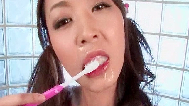 迷人女郎的引人入胜硬核性爱动作