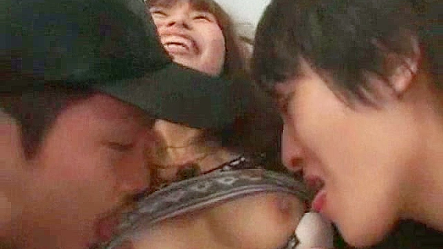 性感芭比享受紧致湿润的蜜穴被猛烈撞击