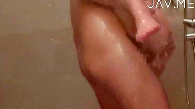 迷人的金发美女被舔阴部